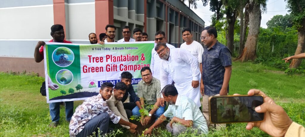 পুঠিয়ায় নারী-শিশুদের ব্রাইট লাইফ ভলান্টিয়ার্সের বৃক্ষ উপহার প্রদান