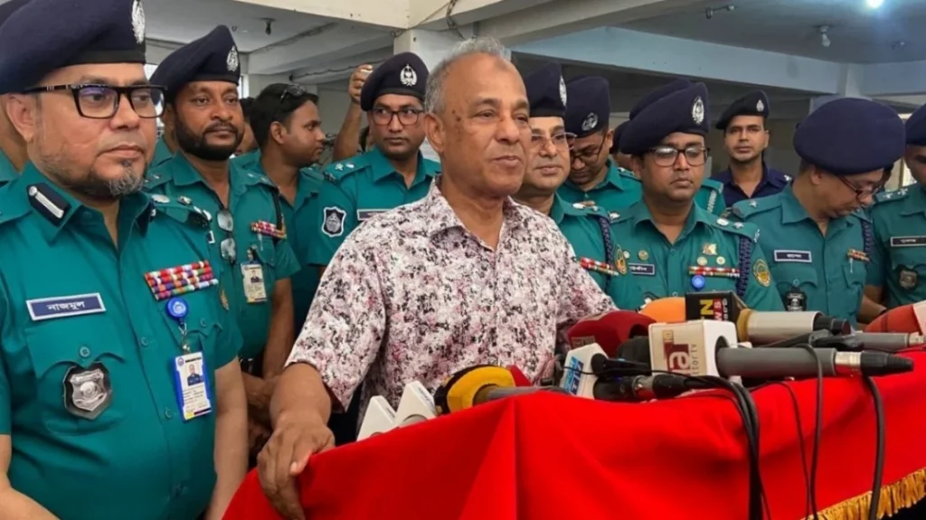 স্বরাষ্ট্র উপদেষ্টা লেফটেন্যান্ট জেনারেল (অব.) মো. জাহাঙ্গীর আলম চৌধুরী।