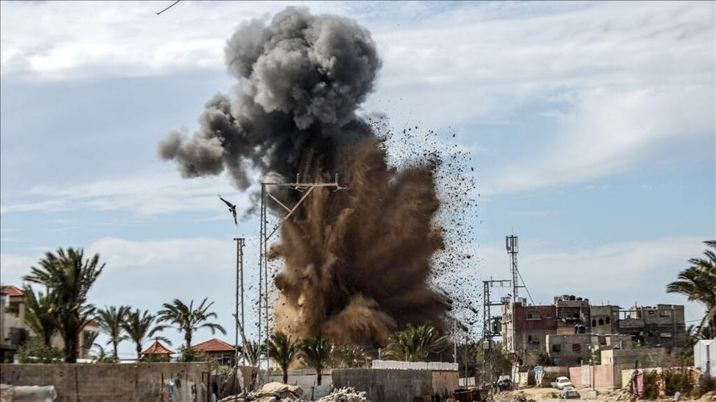 ইসরায়েলের হামলা গাজায় একদিনে প্রাণ গেল ৭২ জনের, মোট নিহত ছাড়াল ৫৬ হাজার