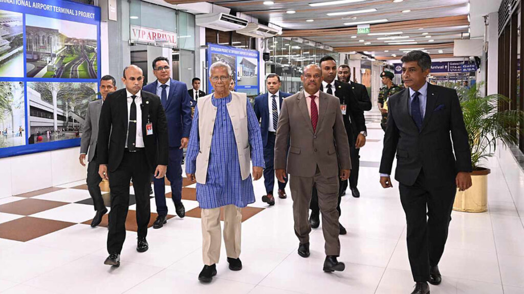 যুক্তরাজ্যের উদ্দেশে রওনা দিয়েছেন প্রধান উপদেষ্টা অধ্যাপক ড. মুহাম্মদ ইউনূস।