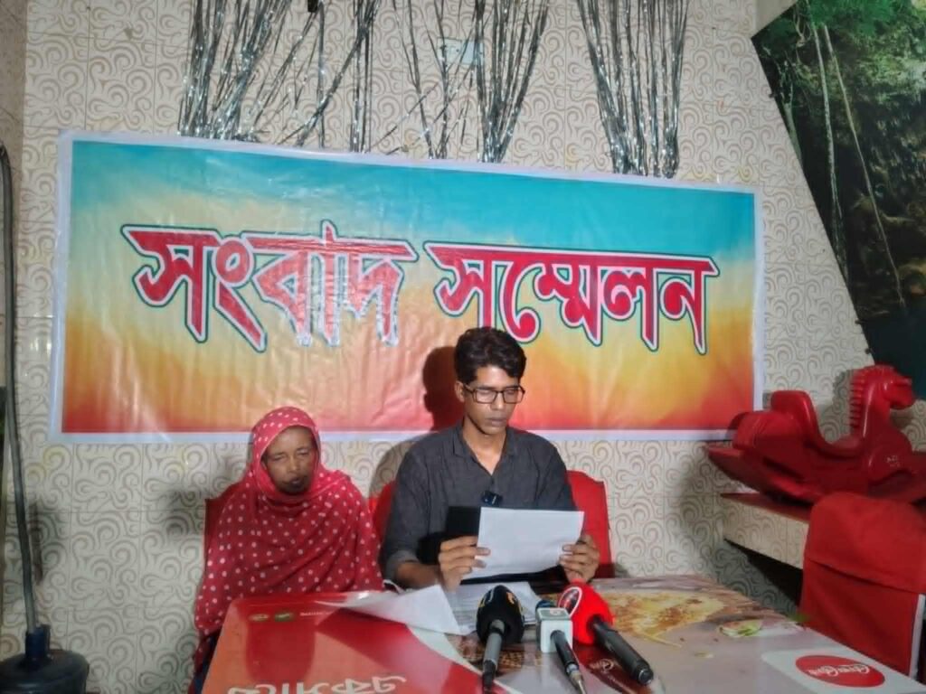 মহিলাদলের প্রভাব খাটিয়ে ব্যবসা প্রতিষ্ঠান দখলের অভিযোগ