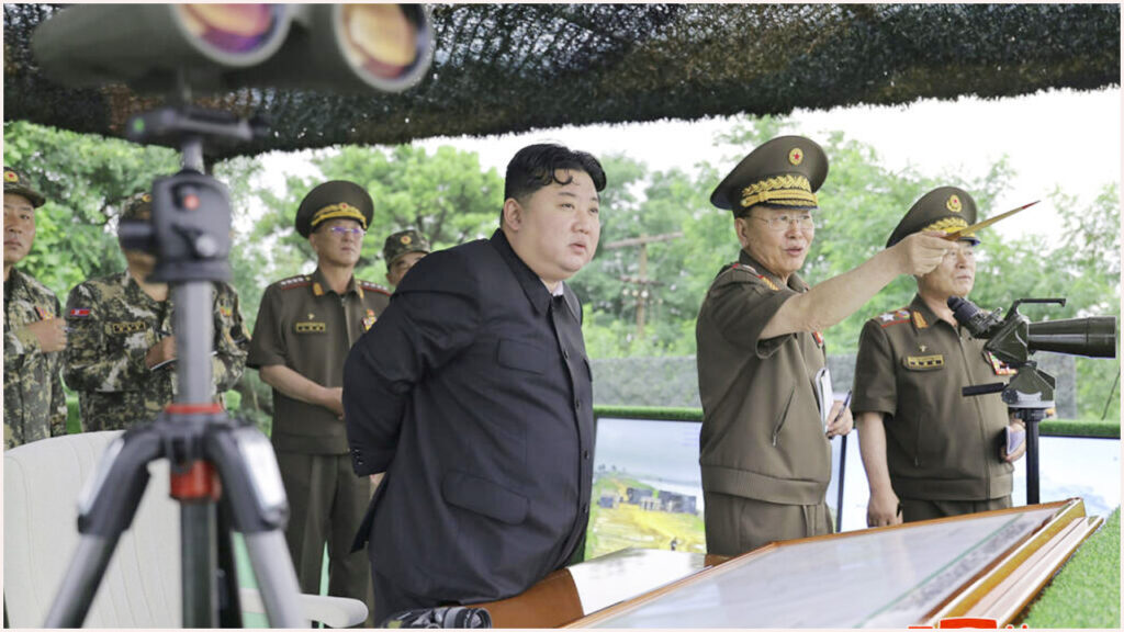 সৈন্যদের ‘প্রকৃত যুদ্ধের’ প্রস্তুতি নিতে বললেন কিম জং উন