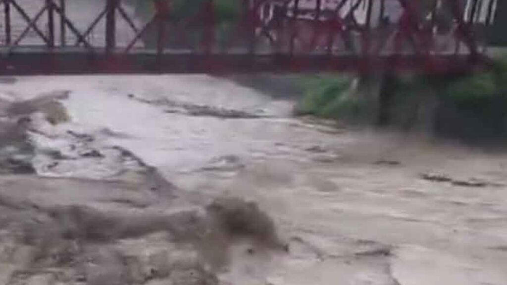 ভারতের উত্তরাখণ্ডে ফের মেঘভাঙা বৃষ্টি, ধ্বংসস্তূপে আটকে অনেকে