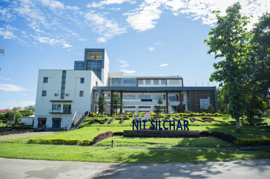 ভারতের আসাম রাজ্যের শিলচরের ‘ন্যাশনাল ইনস্টিটিউট অফ টেকনোলজি’ (এনআইটি) ক্যাম্পাসের ভেতরে ছাত্র সংঘর্ষের ঘটনায় জড়িত থাকার অভিযোগে পাঁচ বাংলাদেশি শিক্ষার্থীকে বহিষ্কার করা হয়েছে।