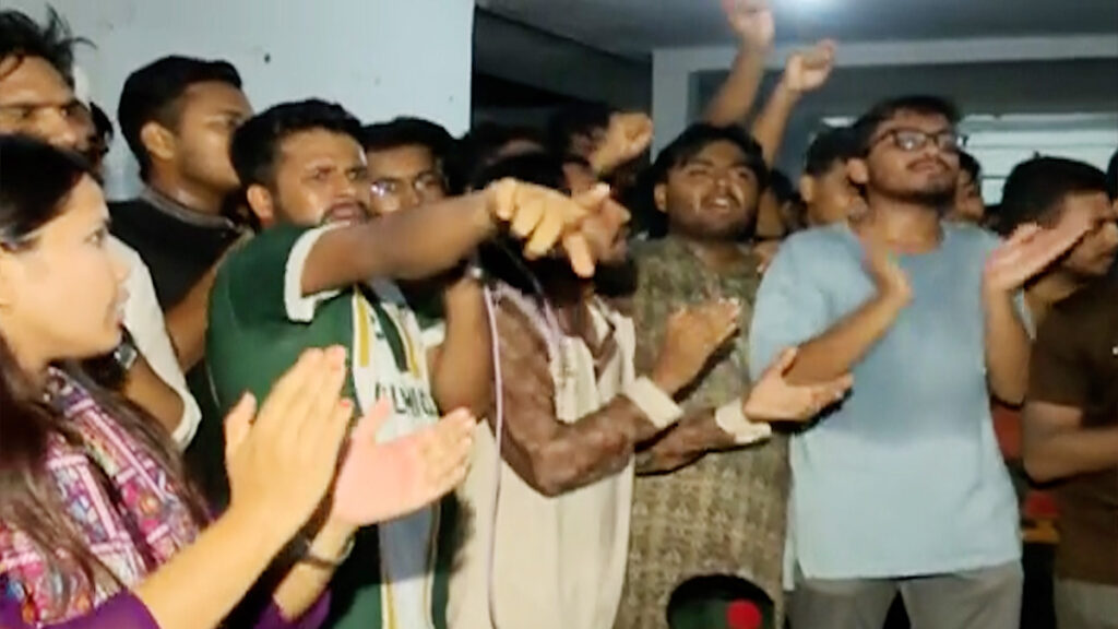 রাবিতে পোষ্য কোটা বাতিলের আল্টিমেটাম, একযোগে নেমেছে ১৭টি হলের শিক্ষার্থী