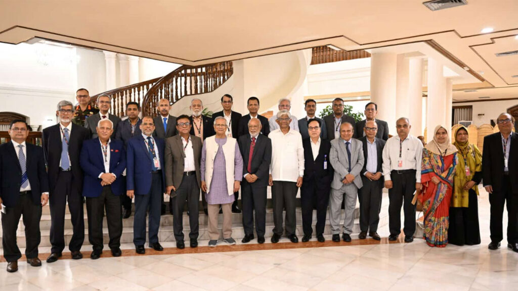 ছয় মাসের আগেই নতুন বেতন কাঠামো চূড়ান্ত হবে: প্রধান উপদেষ্টাকে বেতন কমিশন