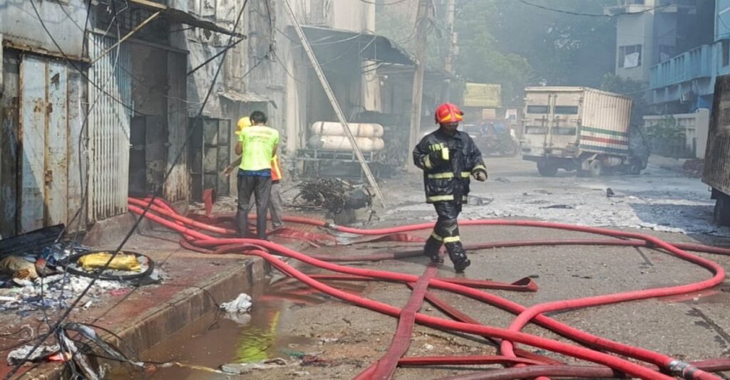 মিরপুরে প্রিন্টিং কারখানায় আগুনে ৯ জন নিহত