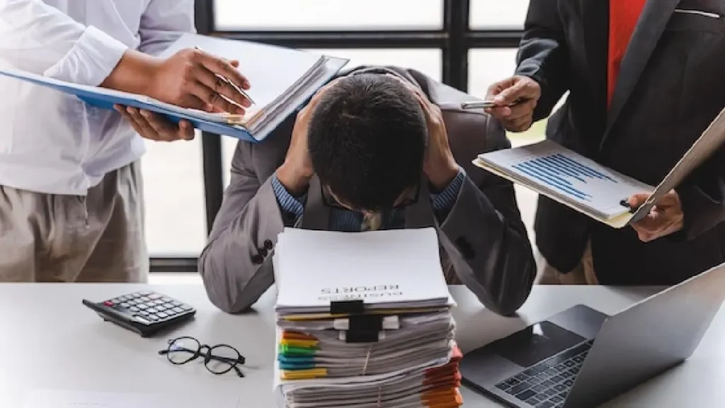 কর্মক্ষেত্রে ঈর্ষান্বিত সহকর্মী : চ্যালেঞ্জ মোকাবিলায় করণীয়