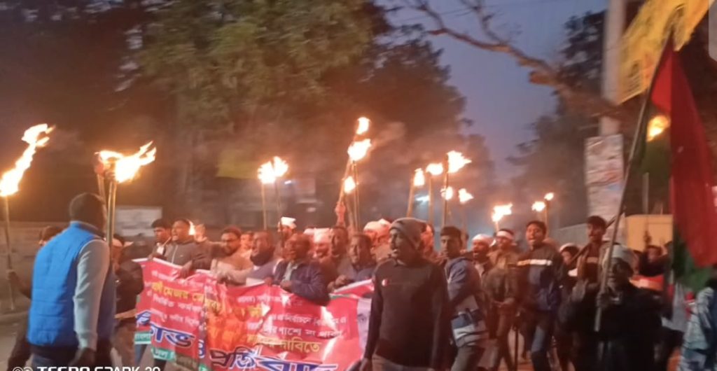 তানোরে বিএনপির দু' গ্রুপের ধাওয়া পাল্টা ধাওয়া ও ইট পাটকেল নিক্ষেপে