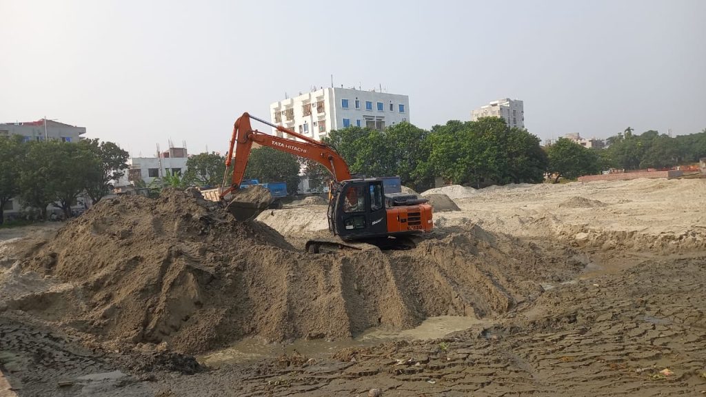 রাজশাহীতে পুকুর ভরাট শেষে নাটকীয় অভিযান