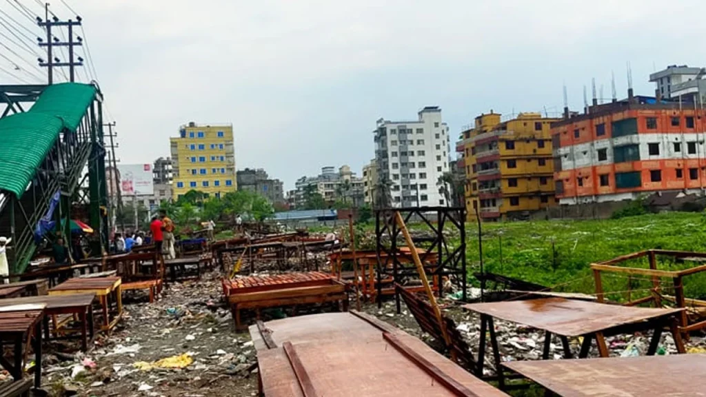 বুলডোজারে শত কোটি টাকার জমি দখল, পৌর কর্মকর্তাকে শোকজv