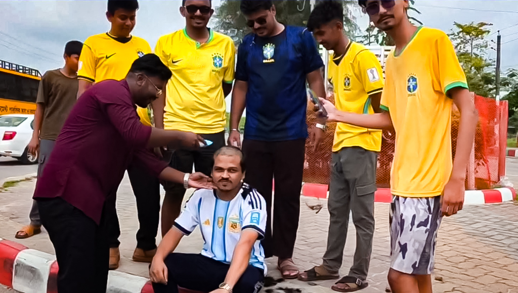 ব্রাজিলের জয়ে মাথা ন্যাড়া আর্জেন্টিনার সমর্থকের
