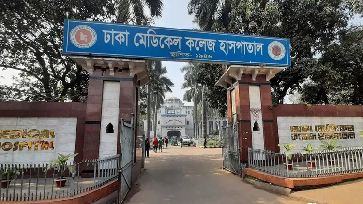 ঢামেকের নতুন ভবনের পাশ থেকে যুবকের মরদেহ উদ্ধার
