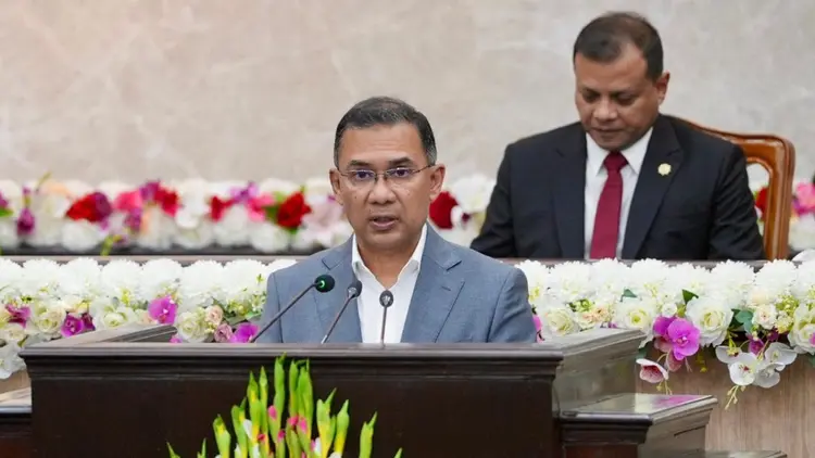 নিরাপত্তার ঘেরাটোপে সরকার প্রধানকে জনগণ থেকে দূরে ঠেলে না দেওয়ার আহ্বান