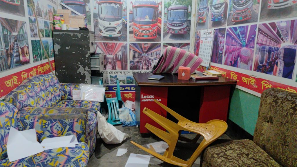 রাজশাহীতে বাস চলাচল বন্ধ