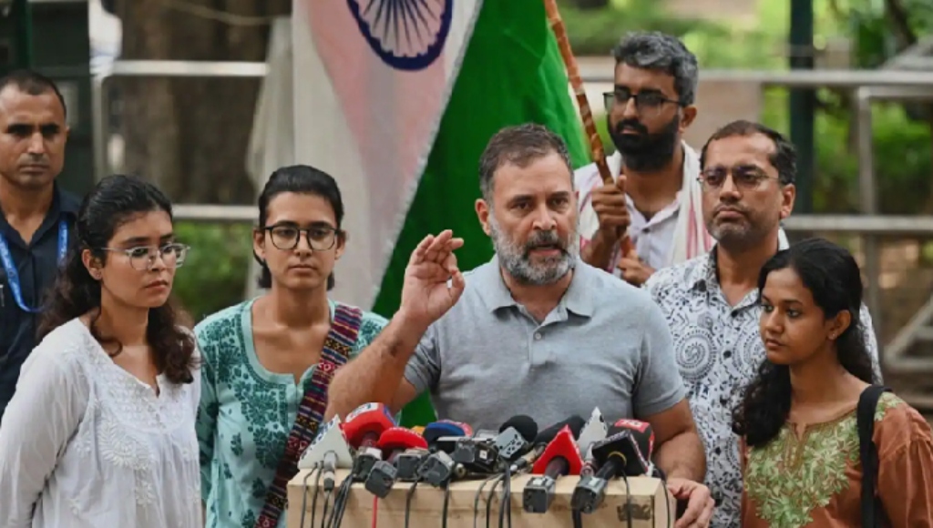 শিক্ষামন্ত্রীর পদত্যাগের পর রাহুলের হুঁশিয়ারি: ‘সরকারকে বিদায় দেওয়ার সময় এসেছে