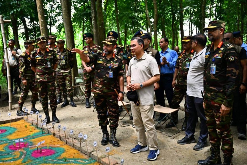 সেনাবাহিনীর গ্রীষ্মকালীন মহড়া আকস্মিক পরিদর্শনে প্রধানমন্ত্রী