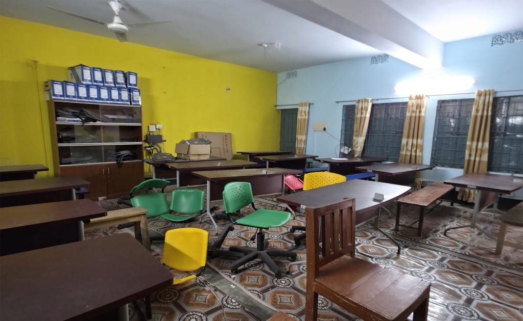 কোটি টাকার ডিজিটাল ল্যাব অচল, আলমারিতে বন্দি প্রযুক্তির স্বপ্ন