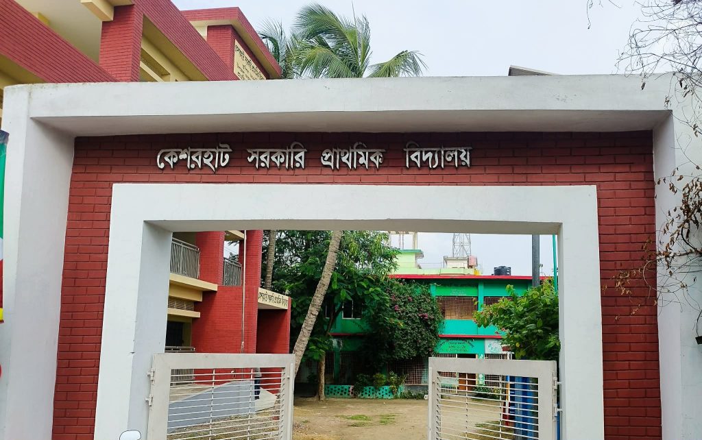 মোহনপুরে বিদ্যালয়ে আদিবাসী শিশুদের ভর্তি নিশ্চিতে ইউএনওর আশ্বাস