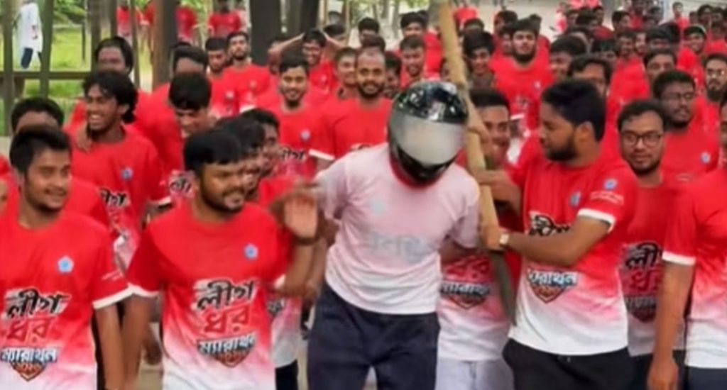 ঢাবি শিবিরের লীগ ধর ম্যারাথনে প্রতীকী ছাত্রলীগকে ধাওয়া