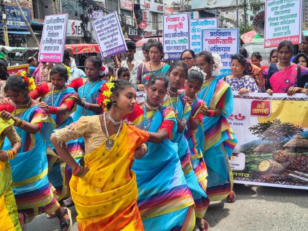 আদিবাসী স্বীকৃতি ও ভূমি কমিশনের দাবিতে রাজশাহীতে র্যালি