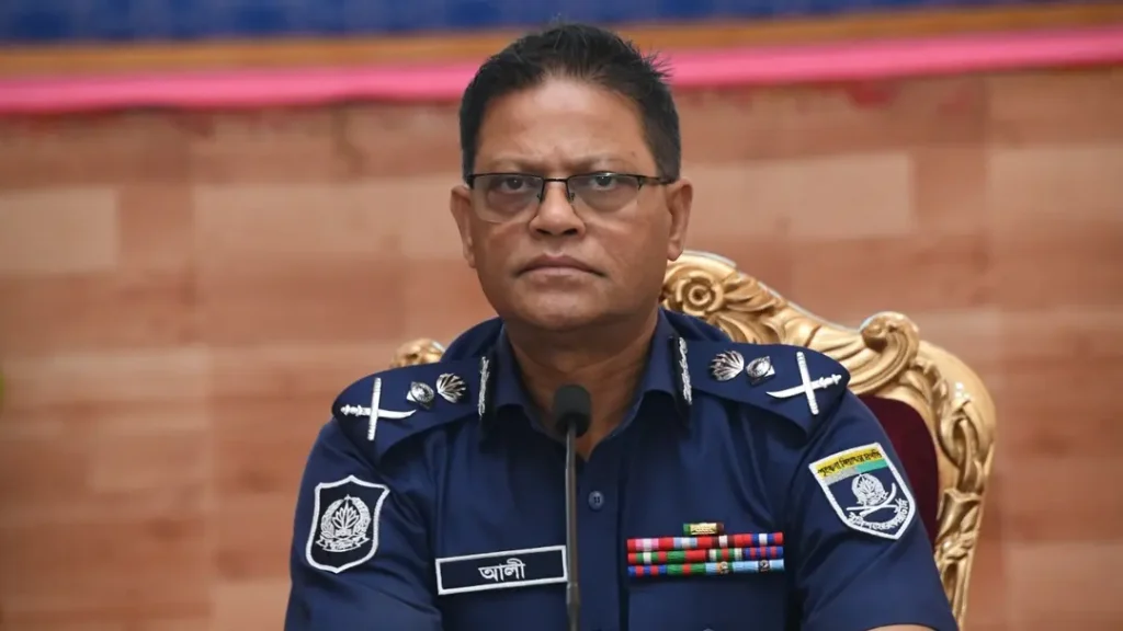 মাঠ পর্যায়ের ঊর্ধ্বতন কর্মকর্তাদের সরাসরি মনিটরিং বাড়ানোর নির্দেশ আইজিপির