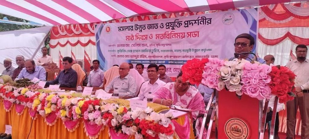 কৃষি উৎপাদন বাড়াতে আধুনিক প্রযুক্তি ব্যবহারের আহ্বান, মোহনপুরে কৃষি সচিব 