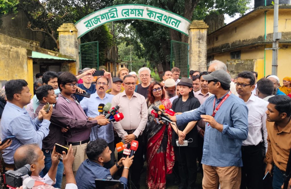 চীনের বাজার ধরতে নতুন স্বপ্ন রাজশাহীর রেশম শিল্পে
