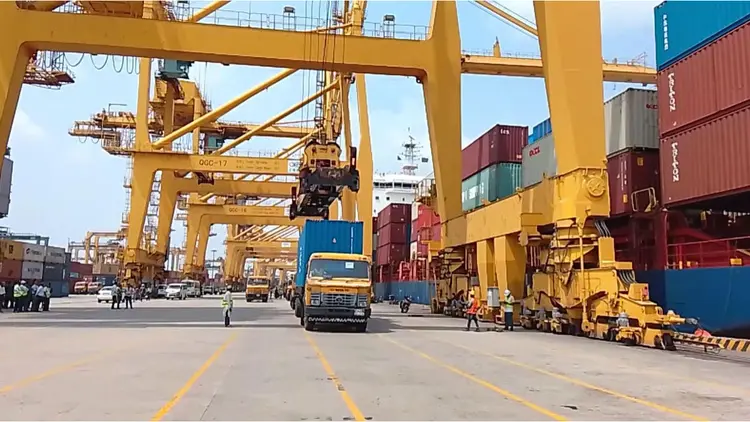 চট্টগ্রাম বন্দরের ৪৪২ কনটেইনার পণ্য উঠছে ই-নিলামে