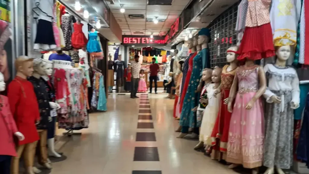 রাত ৮টার মধ্যে শপিংমল-মার্কেট-দোকান বন্ধের নির্দেশ