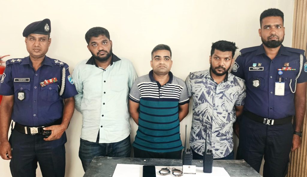 ডিজিএফআই’ পরিচয়ে সিএনজি চালককে অপহণের অভিযোগে গ্রেপ্তার ৩!!