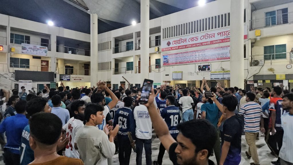 শিক্ষার্থীকে মারধর, রাতভর রেলস্টেশনে তাণ্ডব