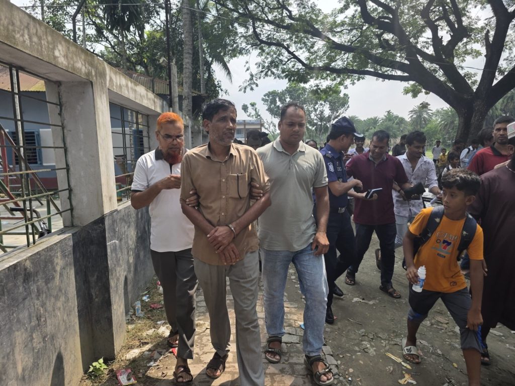 চারঘাটে ধর্মীয় অনুভূতিতে আঘাতের অভিযোগে শিক্ষক আটক
