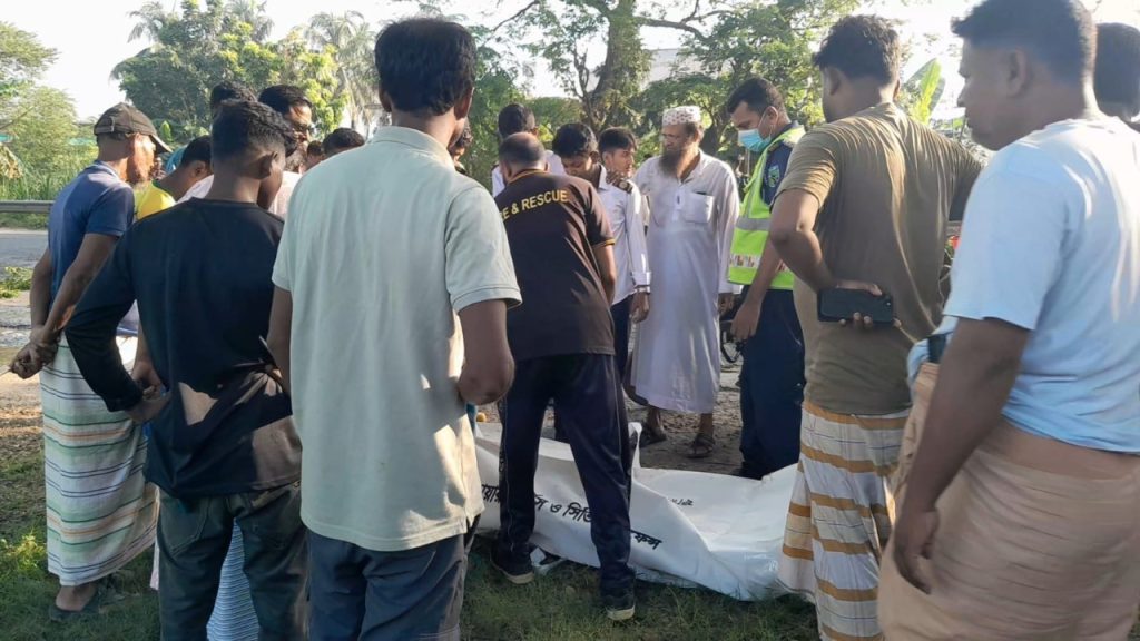 ঈশ্বরদীতে বাসচাপায় ব্র্যাক কর্মকর্তা নিহত