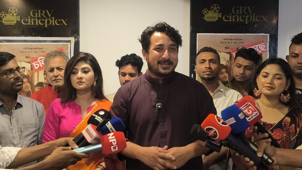 ৩য় সপ্তাহেও হাউসফুল ‘চিরকুট’: রাজশাহীতে দর্শকদের ভালোবাসায় ভাসছেন পরিচালক ও নায়িকা