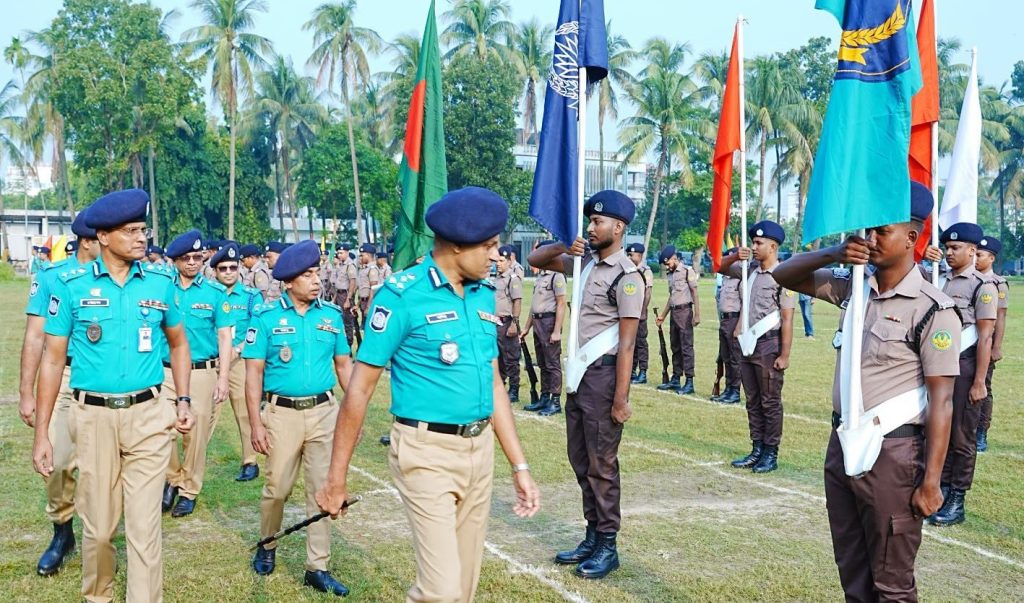 দুর্গাপূজায় নিরাপত্তা নিশ্চিতে পুলিশ সদস্যদের সর্বোচ্চ সতর্ক থাকার নির্দেশ