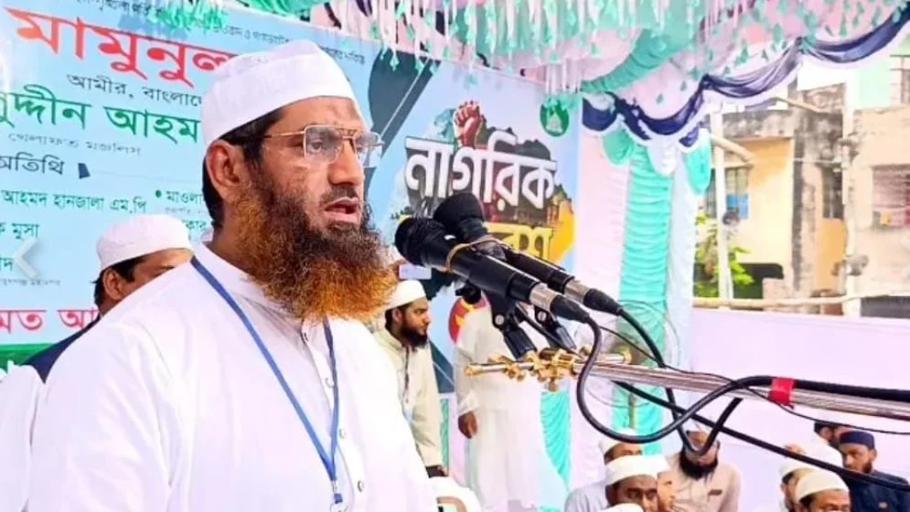 হাইকোর্ট দেখানোর চেষ্টা করলে বাঙালি রাজপথ দেখিয়ে দেবে: মামুনুল হক